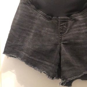 Full belly maternity shorts